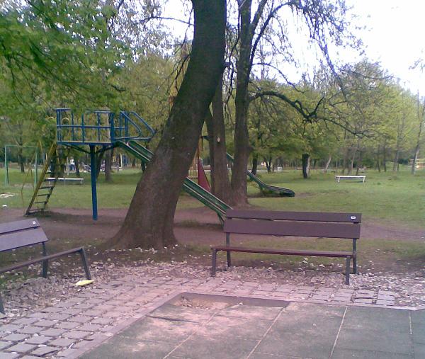 Детска площадка, вече не толкова хубава
